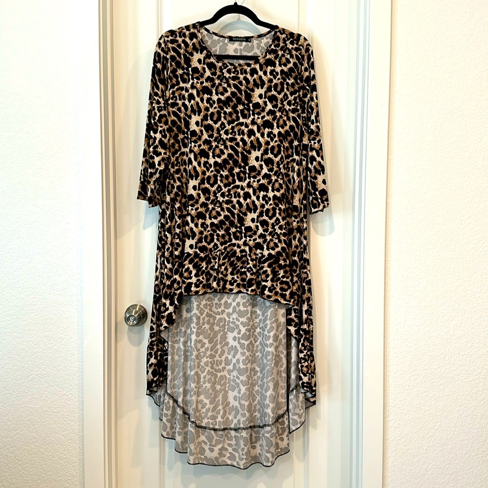Ladies hi/lo cheetah top Nuggles